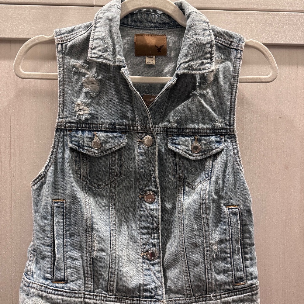 American Eagle Distressed Denim Vest size Small NWT